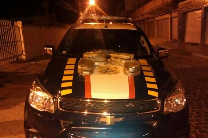 PRF apreendeu 10 kg de maconha em Delmiro Gouveia
