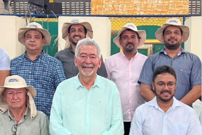 Paulão entrega kits e anuncia investimentos para fortalecer a agricultura familiar em Maribondo