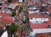 Flávia Cavalcante leva milhares de pessoas em sua primeira caminhada em Maceió