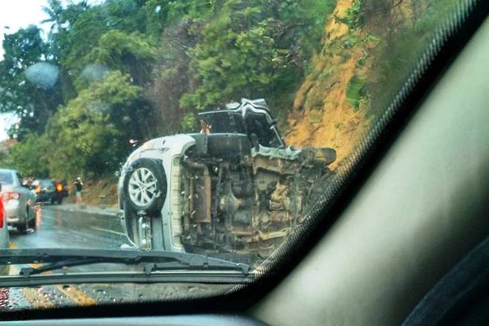 Capotamento na Leste-Oeste