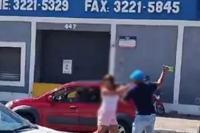 Vídeo: Homem é detido por populares após agredir mulher depois de acidente de trânsito em Maceió