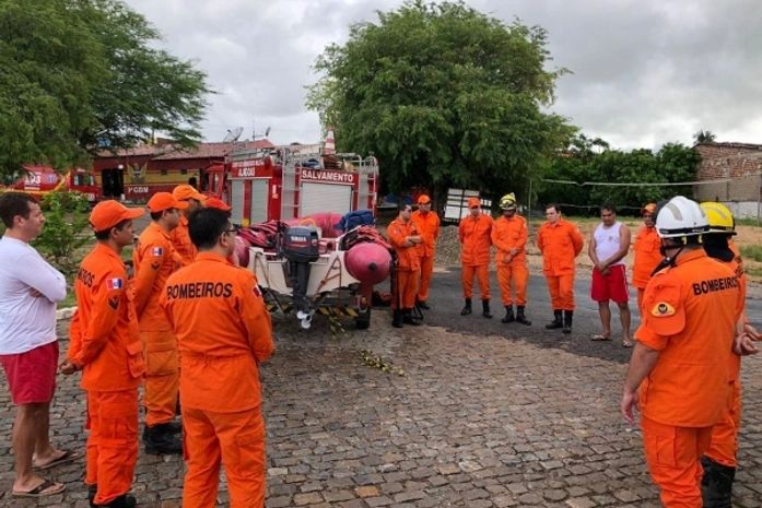33 militares foram deslocados para atender o chamado e foram utilizadas sete viaturas de salvamento