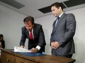 Ministro e Renan Filho assinam termo