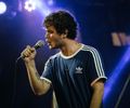 Aposta do indie brasileiro dos anos 20, a banda alagoana azul azul quebra jejum de lançamentos com esperado álbum homônimo de estreia 

