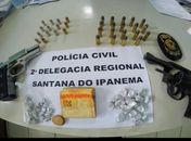 Material apreendido com os jovens em um colégio estadual