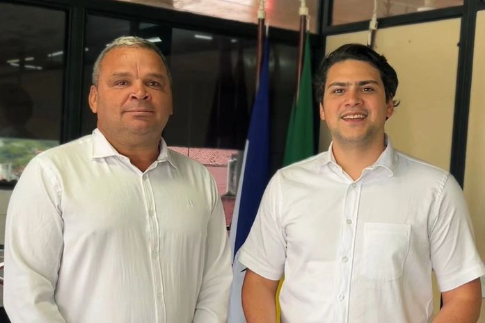 Prefeito Eduardo Bulhões anuncia reajuste de 15% para profissionais efetivos da educação de Santana do Ipanema