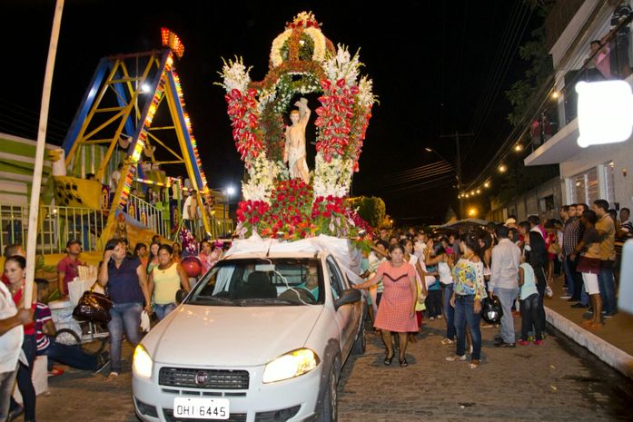 Procissão encerra festa de São Sebastião em Limoeiro de Anadia