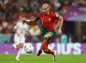 Pepe em partida contra Uruguai
