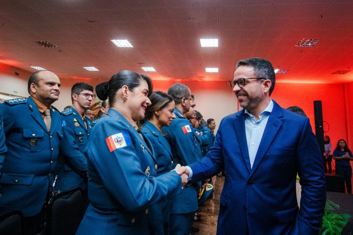 Governador comemorou o fato inédito, na história de Alagoas, de duas mulheres conquistarem a graduação de coronel do CBMAL