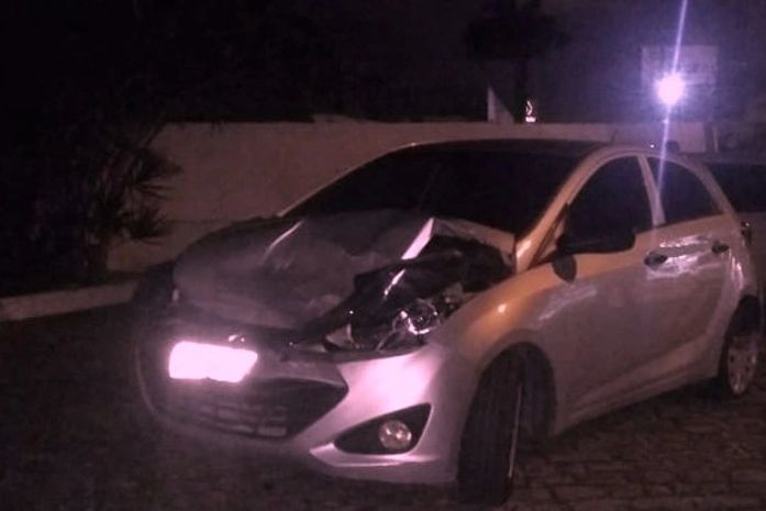 Duas pessoas ficam feridas em engavetamento entre quatro veículos na Fernandes Lima