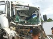 Colisão envolveu dois caminhões e deixou um ferido em Arapiraca