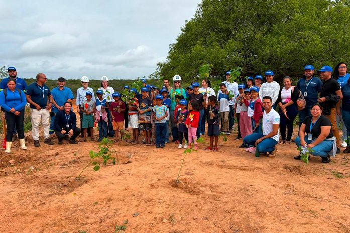Secretaria de Meio Ambiente e Conasa realizam plantio de mil mudas nativas em Delmiro Gouveia