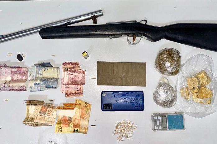 PM-AL prende homem com drogas, arma artesanal e dinheiro em Piranhas