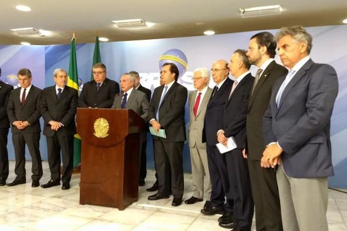 Governo retira servidores estaduais e municipais da reforma da Previdência