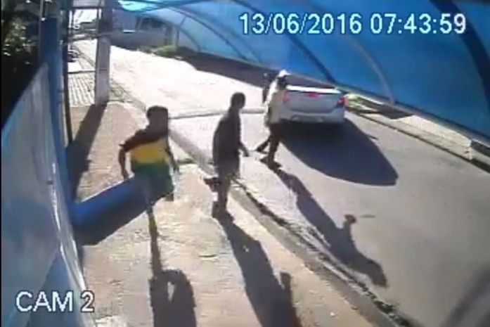 Assalto em frente a escola no bairro do Antares