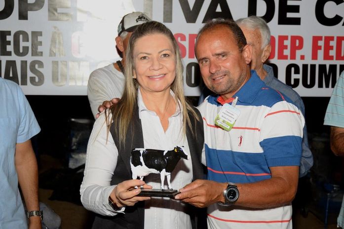 Prefeita de Major Isidoro, Santana Mariano, participou da 14ª Festa do Leite de Capelinha