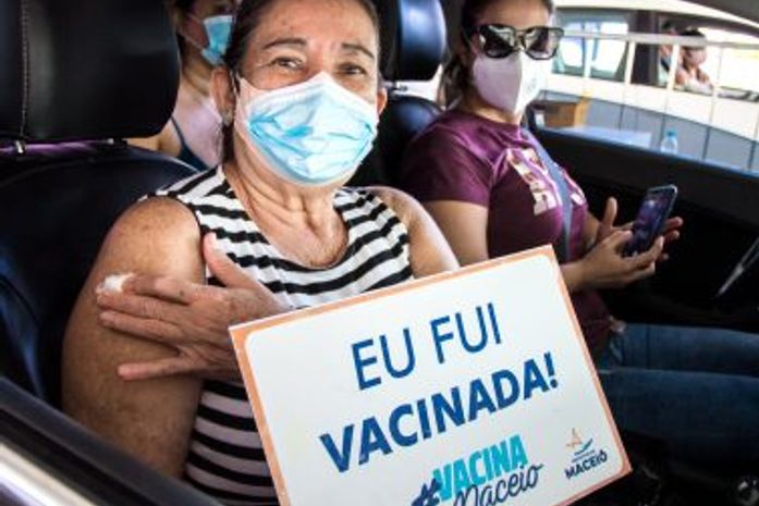 Com índice de 92,3% das doses recebidas já aplicadas, Maceió segue como a capital que mais vacina