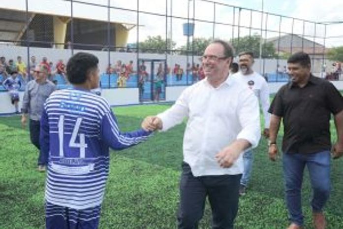 Prefeito Luciano entrega ginásio, campo de futebol e anuncia mais uma escola no Brisa do Lago