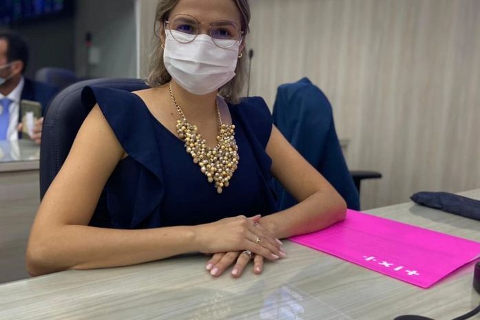 PL Sinal Vermelho: Vereadora Gaby Ronalsa protocola projeto de lei de combate e prevenção à violência contra a mulher