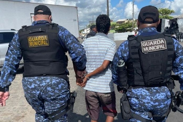Com auxílio de totem de segurança, Guarda Municipal prende mulher suspeita de homicídio
