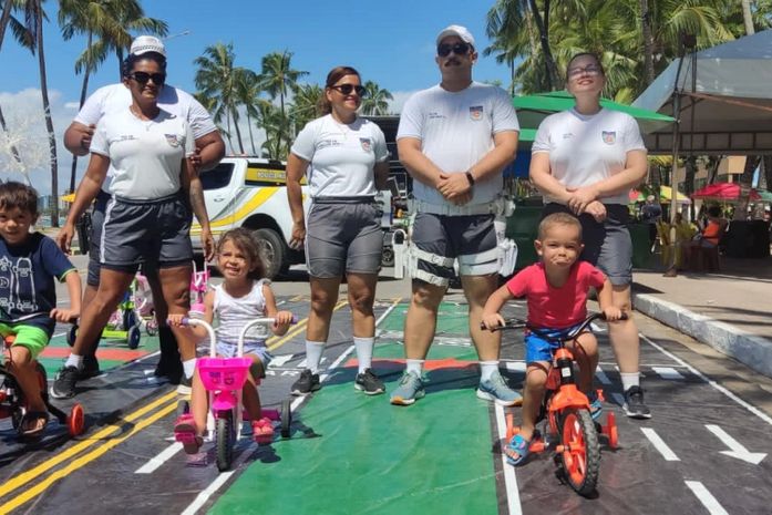 Batalhão de Trânsito promove atividades de conscientização na orla de Maceió