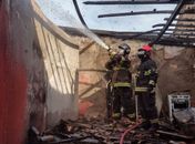 Bombeiros são acionados para conter incêndio em residência no bairro Jardim Esperança, em Arapiraca