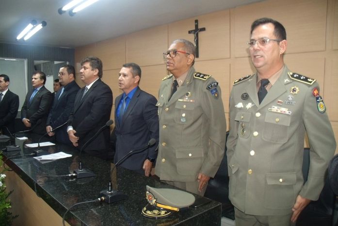 Câmara Municipal presta homenagens ao coronel Ênio Bolivar e ao major Luciano Felizardo