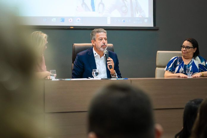 Arthur Lira dialoga com médicos no Sinmed/AL e reafirma compromisso com a categoria profissional e com a saúde de Alagoas