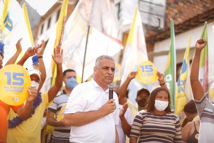 Alfredo Gaspar firma compromisso para implantar auxílio emergencial