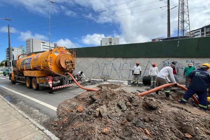 Alça lateral do viaduto João Lyra é interditada para obra emergencial de drenagem
