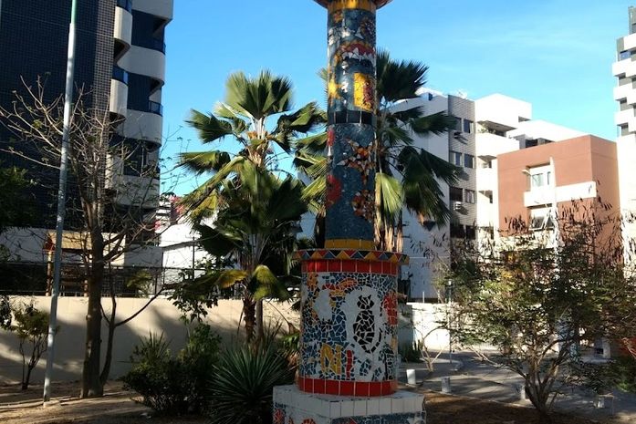 
Monumento do Corredor Vera Arruda pode cair a qualquer momento- alerta, a 3º sargento, Rejane  do Programa Ronda no Bairro
