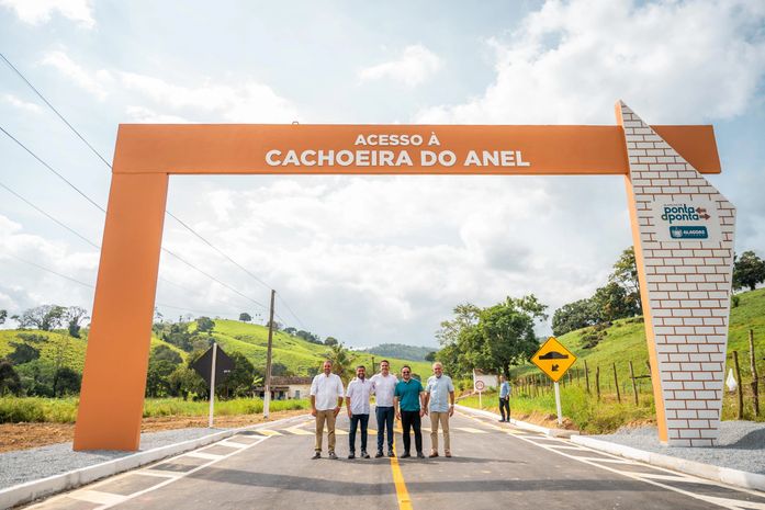 Governo de Alagoas entrega novo acesso à Cachoeira do Anel e pavimentação de ruas em Viçosa