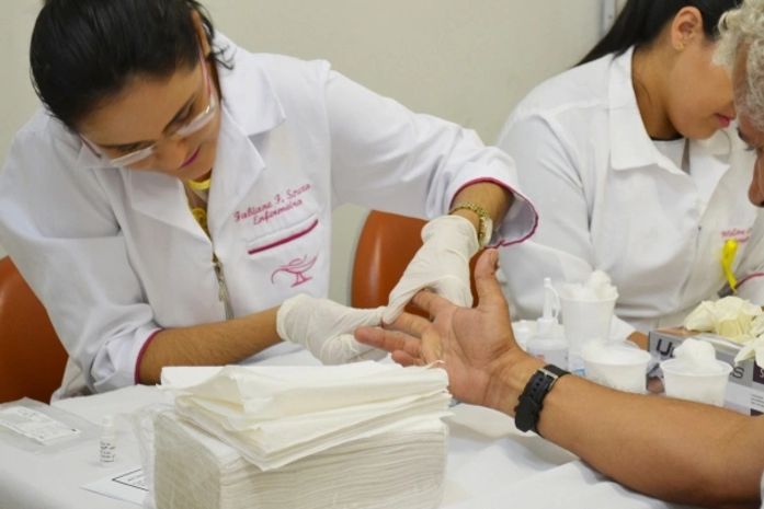 Os testes rápidos fazem parte de um conjunto de ações em alusão ao Dezembro Vermelho, mês de luta contra o HIV/AIDS
