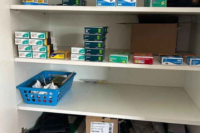 Farmácia é autuada por funcionamento irregular e comércio ilegal de medicamentos