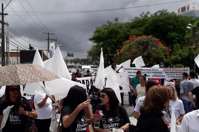 Moradores do Pinheiro, Mutange e Bebedouro realizam protesto