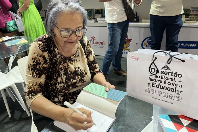 Uneal marca presença na 10ª Bienal do Livro de Alagoas