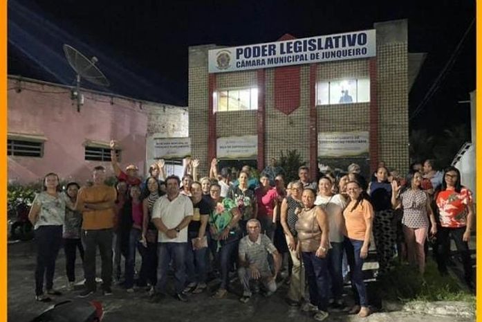 Professores em frente a Câmara de Junqueiro