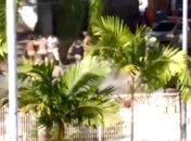 Polícia rendeu o homem após efetuar disparos com balas de borracha. 