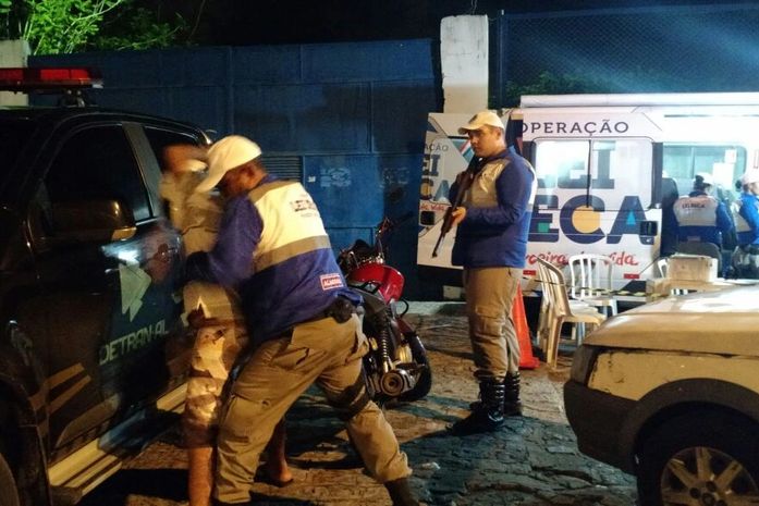 Operação Lei Seca prende 4 motoristas por embriaguez ao volante