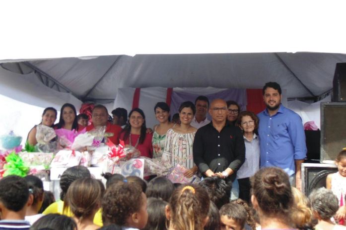 Prefeitura de Santana do Mundaú comemora Dia das Mães com show, sorteio de brindes e diversos serviços de saúde e beleza