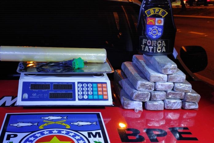 Polícia encontra balde enterrado com mais de 5 quilos de maconha em Maceió