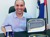 Secretário Kelmann Vieira recebe Medalha do Mérito Policial