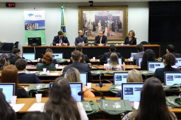 Último dia para participar da pré-seleção do gabinete de Rafael Brito para o Estágio-Visita da Câmara dos Deputados