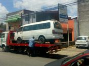 Veículo removido ao pátio de armazenamento por apresentar irregularidades