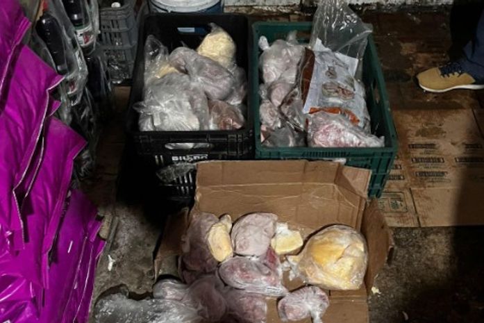 Fiscalização apreende 80 kg de carnes estragadas em supermercados de Maceió