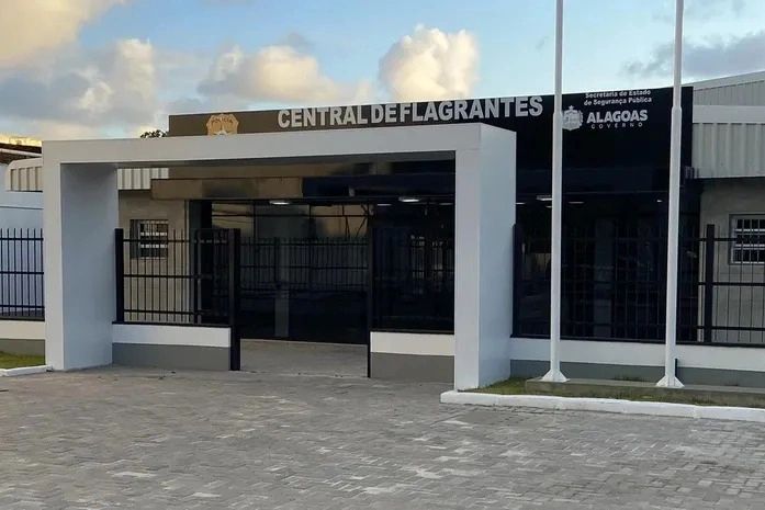 Homem é preso após descumprir medida protetiva por meio de mensagens via Pix, na Cruz das Almas