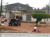 Funcionários e clientes são mantidos reféns dentro de agência dos Correios em Luziápolis