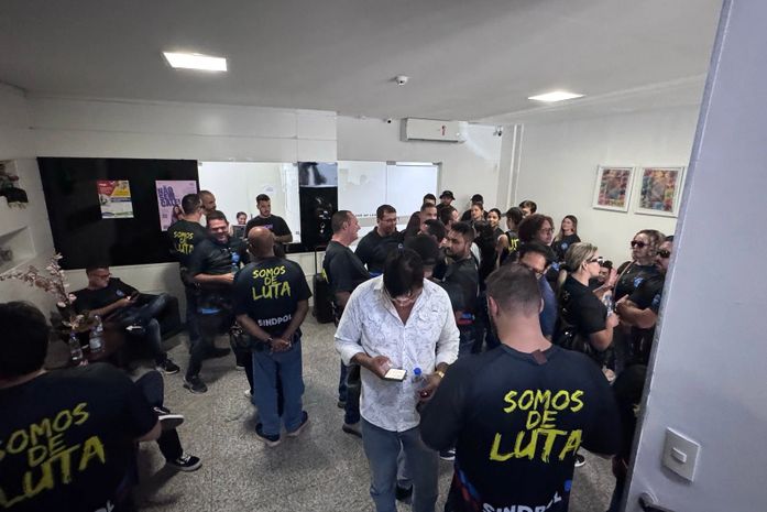 Policiais civis ocupam prédio da Seplag em protesto por compensação de carga horária