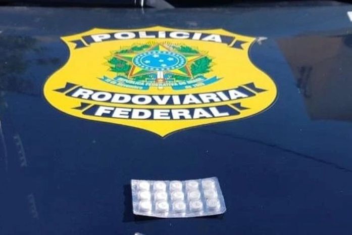 PRF detém dois homens por porte de drogas no interior de Alagoas