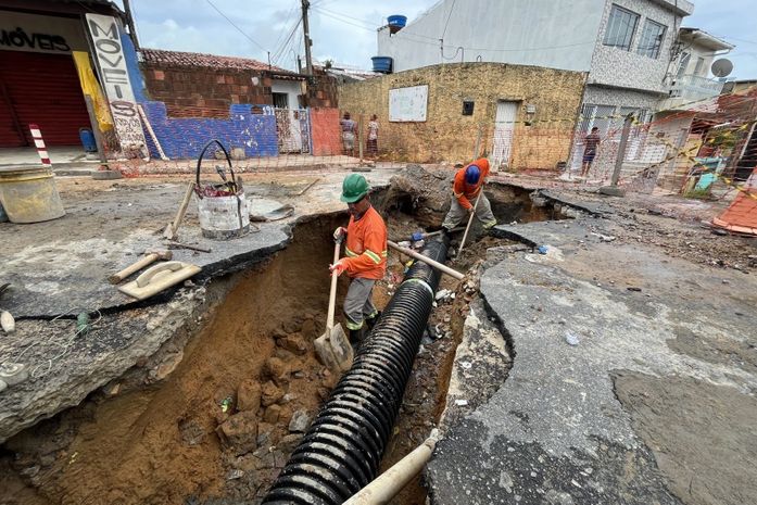 Quase 2 mil toneladas de entulho são retiradas da rede de drenagem de Maceió